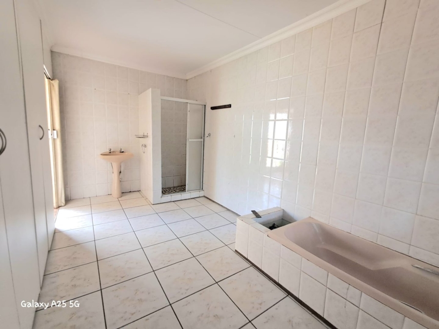 5 Bedroom Property for Sale in Sasolburg Ext 4 Free State